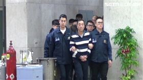 李男從國外進口大批機具及原料，並在北台灣設立製毒據點，還利用娃娃車運送毒品，警方一舉逮捕李男在內等7人，當場查扣上千公斤的製毒原料，全案訊後依毒品罪移送法辦（翻攝畫面）