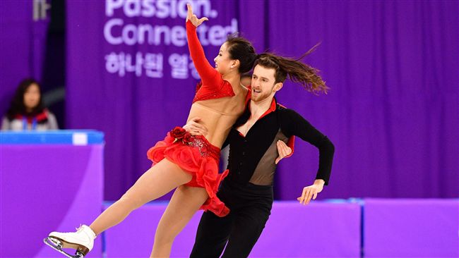 韓滑冰美女舞衣蹦開　一轉身全被看光