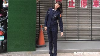 正妹女警深夜出勤　成功安撫酒醉女子