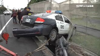 警車摔水溝　騎士：我又沒做錯幹嘛追