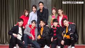 何潤東(中)領軍《翻牆的記憶》眾演員舉辦殺青宴。(圖/TVBS提供)