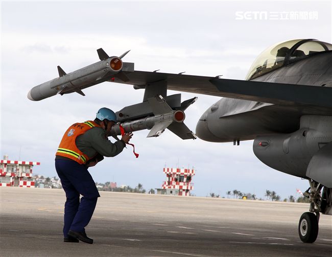 107年空軍春節加強戰備。（記者邱榮吉/攝影）