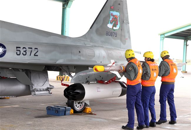 107年空軍春節加強戰備。（記者邱榮吉/攝影）