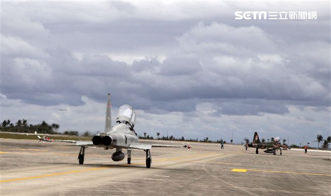 107年空軍春節加強戰備。（記者邱榮吉/攝影）