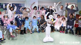  Pepper機器人現身北榮兒童病房，提前陪伴病童過新年。（圖／台北榮總提供）