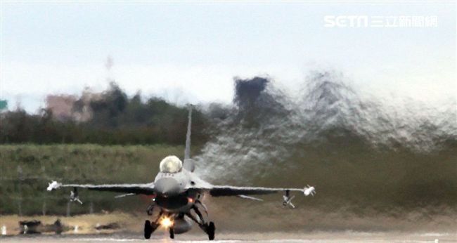 107年空軍春節加強戰備。（記者邱榮吉/攝影）