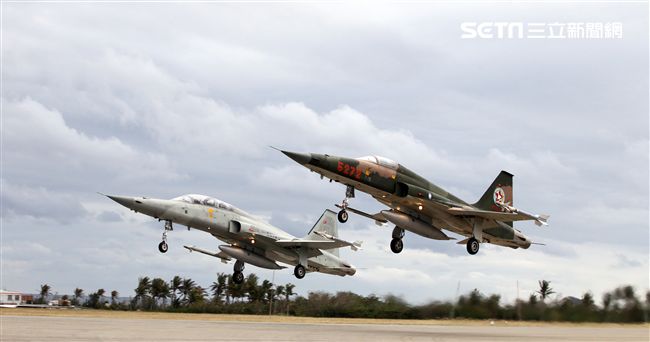 107年空軍春節加強戰備。（記者邱榮吉/攝影）