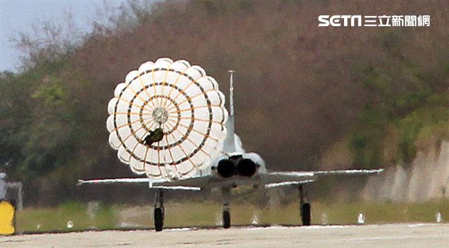 107年空軍春節加強戰備。（記者邱榮吉/攝影）