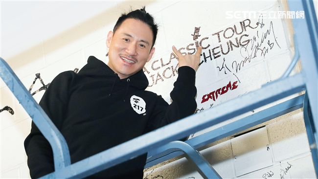 美開唱撞超級盃！張學友演唱會仍爆滿