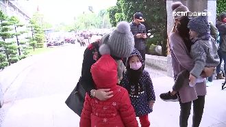 家鄰警戒區　單親媽憂樓垮攜女兒流浪