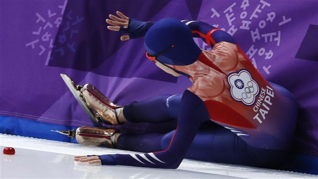 冬奧競速滑冰　黃郁婷終點前不慎摔倒