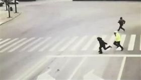 大陸,湖北,拘留所,翻牆,偷竊　圖／翻攝自梨視頻