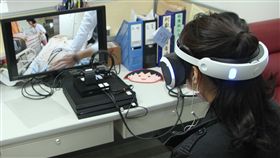 預先思考生死大事  虛擬體驗臨終更有感
奇美醫學中心推出電腦互動式觸控遊戲及虛擬實境體驗，讓體驗者感受疾病與衰老的醫療處境，希望推廣民眾自主預立醫療決定。
中央社記者楊思瑞攝  107年2月13日