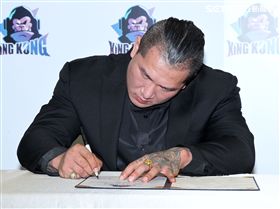 館長陳之漢轉戰金剛直播，加盟金500萬霸氣全捐了，助花蓮地震災民。（記者邱榮吉/攝影）