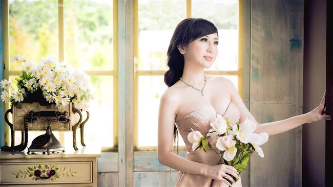 E奶網紅懷孕！曝裸身床照公開孩子爸