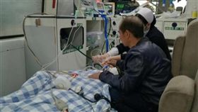 中國大陸廣西壯族自治區欽州市靈山縣一名重症老婦人放棄治療咬舌自盡（圖／翻攝自澎湃新闻）