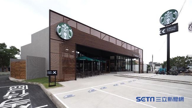 台東車道型星巴克　開幕送百杯那堤