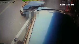 通緝躲警倒車加速逃　連撞3車毀民宅