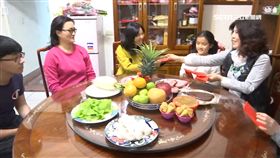 除夕,拜拜,神明,祖先,禁忌,鳳梨,水果,紅包,團圓,火爐