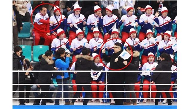 「金正恩」到朝鮮團前…遭韓國人架走