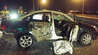 護送自殺者送醫！警未鳴笛闖紅燈遭撞