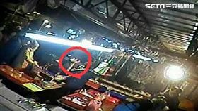 北市永春市場發生多起竊案，警方清查後鎖定蔡男涉有重嫌，派員埋伏守候3日後發現蔡男身影，尾隨他至捷運淡水站後，確認身分後上前逮人（翻攝畫面）