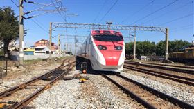 台鐵普悠瑪號苗栗站發生事故　苗栗到竹南單線通車
圖／翻攝自fun台鐵臉書