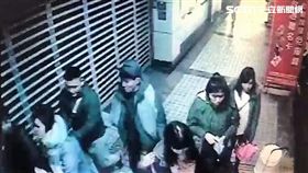 台北車站周邊疑有扒手出沒，被害人手機或皮夾不翼而飛，警方調閱監視器畫面後發現，鎖定3名蒙古籍男子涉有重嫌，趁3人再度前往南陽街時逮捕，訊後依竊盜罪送辦（翻攝畫面）