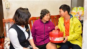 弘道老人福利基金會的「到宅圍爐」計畫。（圖／翻攝弘道老人福利基金會）
