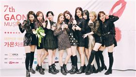 TWICE獲獎！子瑜台灣腔謝粉絲　BTS團名消失粉絲怒（圖／翻攝自TWICE臉書）