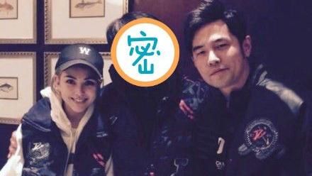 周杰倫過情人節　國際電燈泡甜摟昆凌