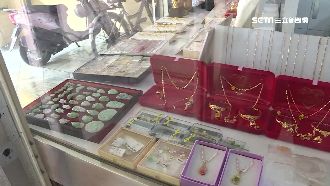 除夕夜搶銀樓　3狂匪逃逸撞翻偵查車