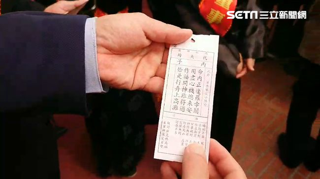 南鯤鯓抽國運籤　四句沒一句好聽話…