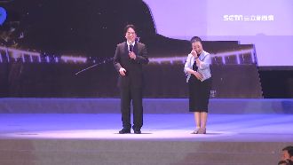 張花冠巡燈會扭傷　賴揆虧「博版面」