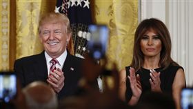 川普與第一夫人梅蘭妮亞發函，祝賀農曆狗年新年快樂。（圖／美聯社／達志影像）