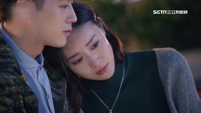 小樂暖心守護鍾瑶　網友讚超MAN