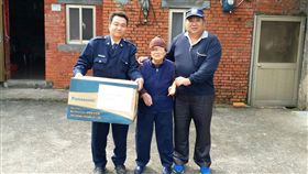 新北市,三芝,興華派出所,暖警,寒冬送緩,警友會,微波爐，翻攝畫面，警方提供