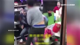 為搶桌子男揮拳猛K　小吃店倒楣遭殃