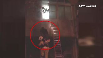 疑電動車充電釀火災　屋主爬鋁梯脫困