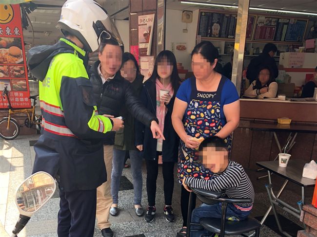 頑童公園遊玩迷途　警民暖心助返家