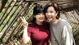 ▲福原愛（左）穿上紅色上衣，青春洋溢。（圖／翻攝自江宏傑臉書）