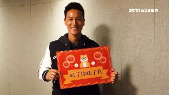 《已讀》演員拜年　鍾承翰揮毫送粉絲