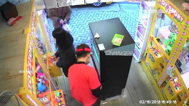 娃娃機店當兌幣處　員工換走3千銅板