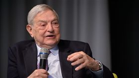 美國「金融巨鱷」的喬治·索羅斯（George Soros）
https://www.flickr.com/photos/boellstiftung/13307813654/in/photolist-8j3MDM-mgY2n1-mgWbnF-mgW8Cc-mgY2qs-fer2sb-mgWWx2-fosYJa-pPgJh-mgWXQT-YiTCc2-k35D5-dir1RR-e8g3gZ-e8g3p