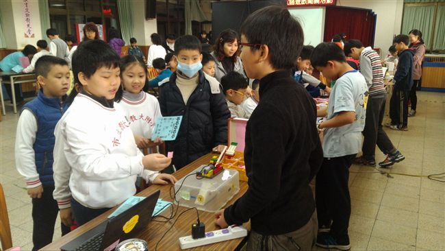 寫程式助弱勢　從小做起