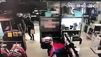 缺錢回公司偷　搜括專櫃得手20多萬