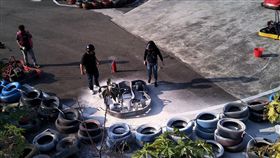 內灣小型賽車場火燒車 男遊客燒傷送醫（圖／翻攝自爆料公社）