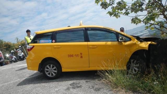 岡山之眼下坡自撞　9人擠小黃全受傷