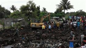 莫三比克首都垃圾山倒塌，至少17死（圖／翻攝自推特）