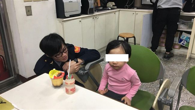 布丁養樂多收買女童心　警助返家